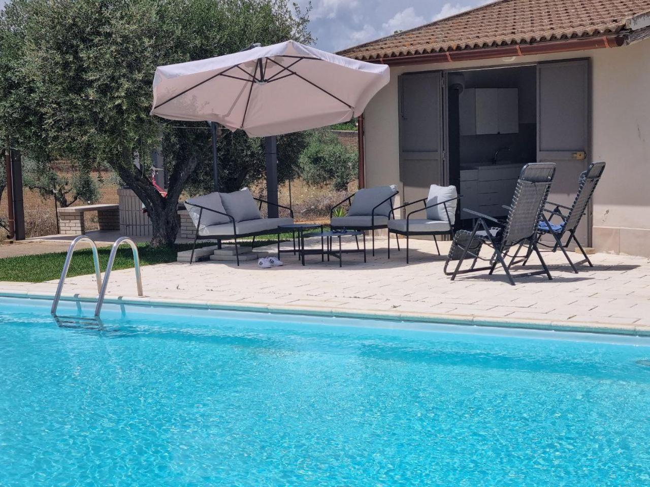Accogliente Villa Con Piscina กัลตาจีโรเน ภายนอก รูปภาพ