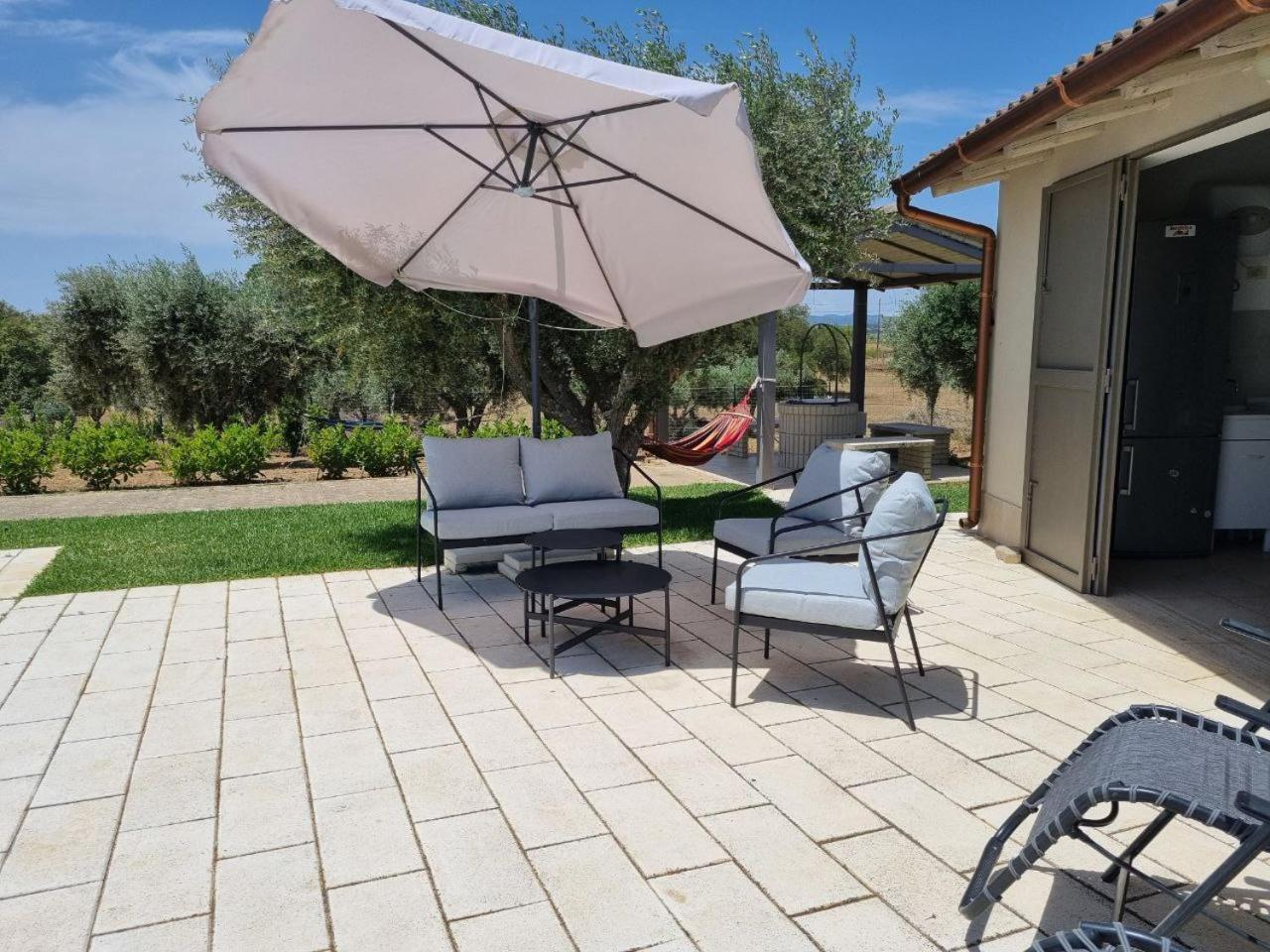 Accogliente Villa Con Piscina กัลตาจีโรเน ภายนอก รูปภาพ